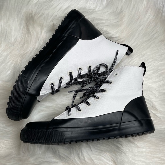 🐼🔳Hunter x Hunter Womens Boots Shoes Size 7.5 or Mens Size 5.5 - Picture 3 of 10